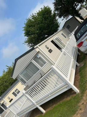 CaravanSleeps4-Beachfront-Garden-Patio